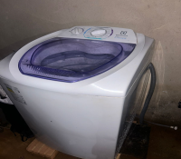 Vende máquina de lavar roupa