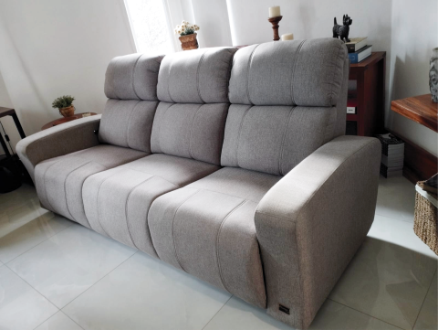 Sofá 3 lugares Plenitude Design reclinável linho
