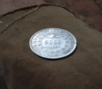 Quero vender uma moeda antiga de 1851 de 2000 réis feita na 