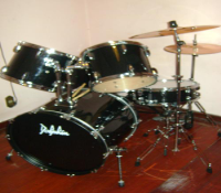 Vendo Bateria Dolphin Completa + Kit Pratos Orion R$1.600,00